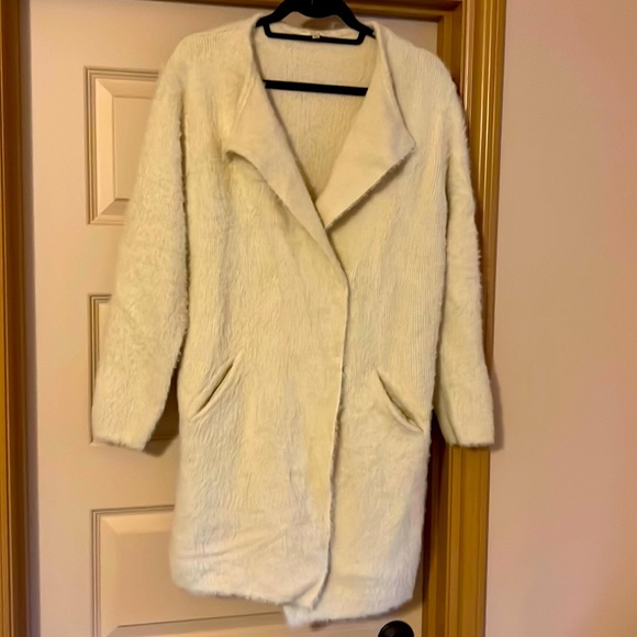 Le Lis Cream Ribbed Knit Sweater